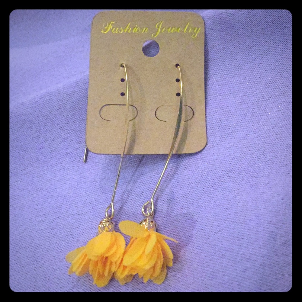 Delicate Yellow Gold Flower Earrings - *Spring* <3